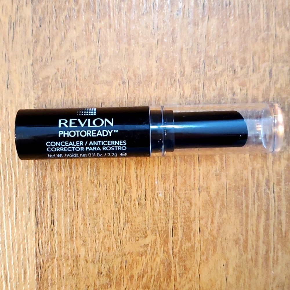 Revlon photoready concealer in light medium